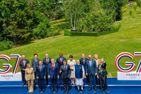 Fotografia oficial dos chefes de delegação dos países membros e dos países convidados do G7